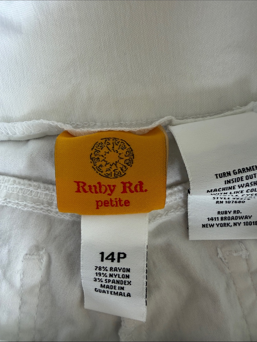 Ruby Rd. White Cropped Pull-On Capris - Picture 2 of 3